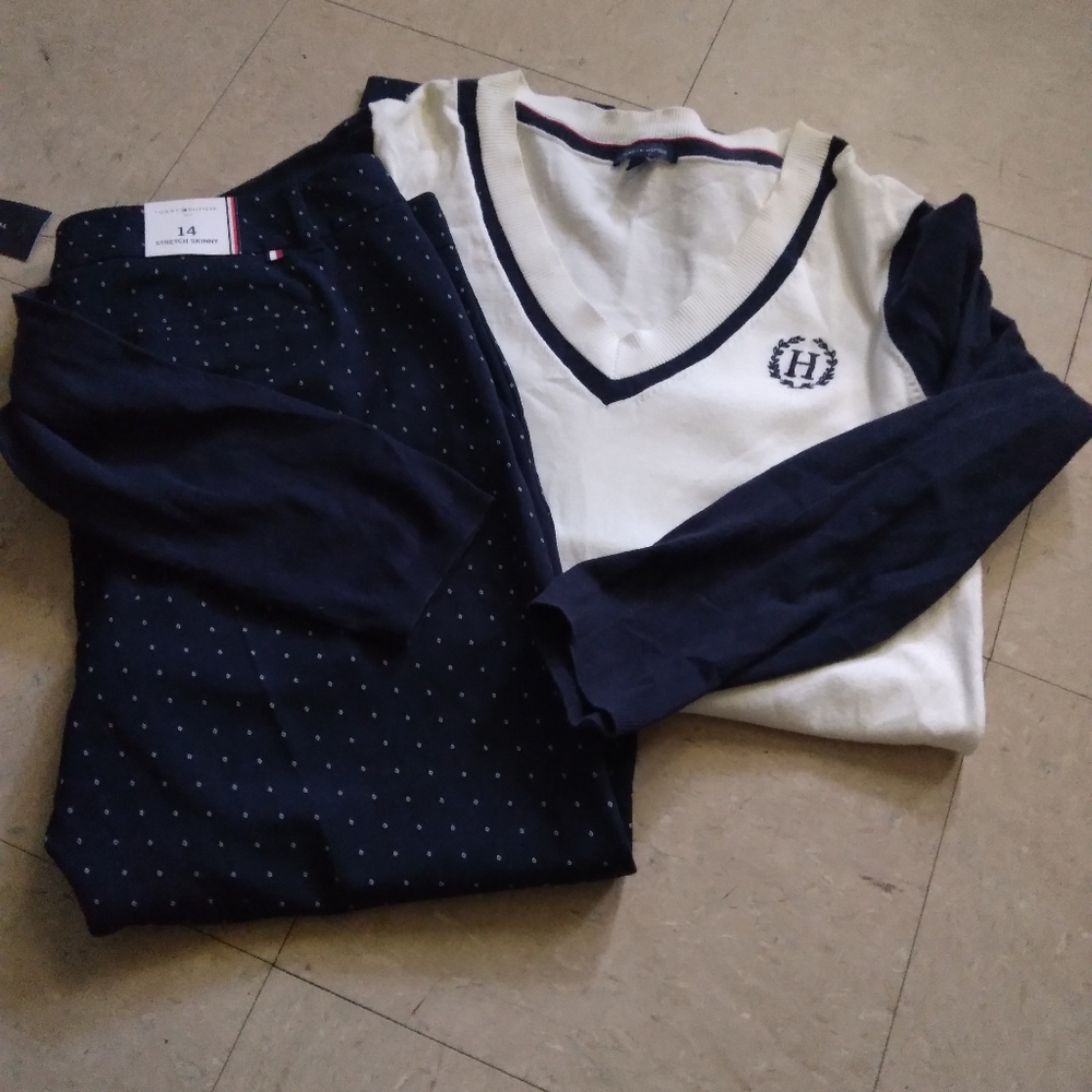 Tommy Hilfiger Ladies V-Neck Long Sleeve Shirt - Cream and Navy